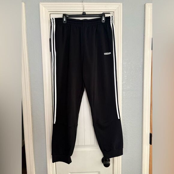 Adidas Sweatpants Joggers Mens XL Black Essential Fleece Tapered Cuff 3 Stripe - Picture 1 of 8